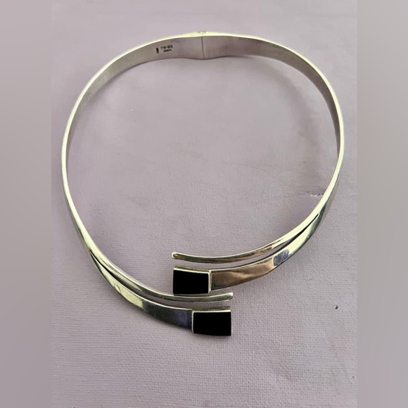Vintage Sterling Silver Taxco Hinged Onyx Collar - Picture 5 of 5